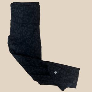 Lululemon EUC Fast and Free Crop 19", Camo Deep Coal, Size 6